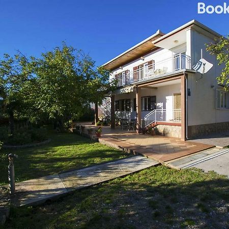 Apartamani Katarina Vl.Ilija Jusup Leilighet Starigrad Paklenica Eksteriør bilde