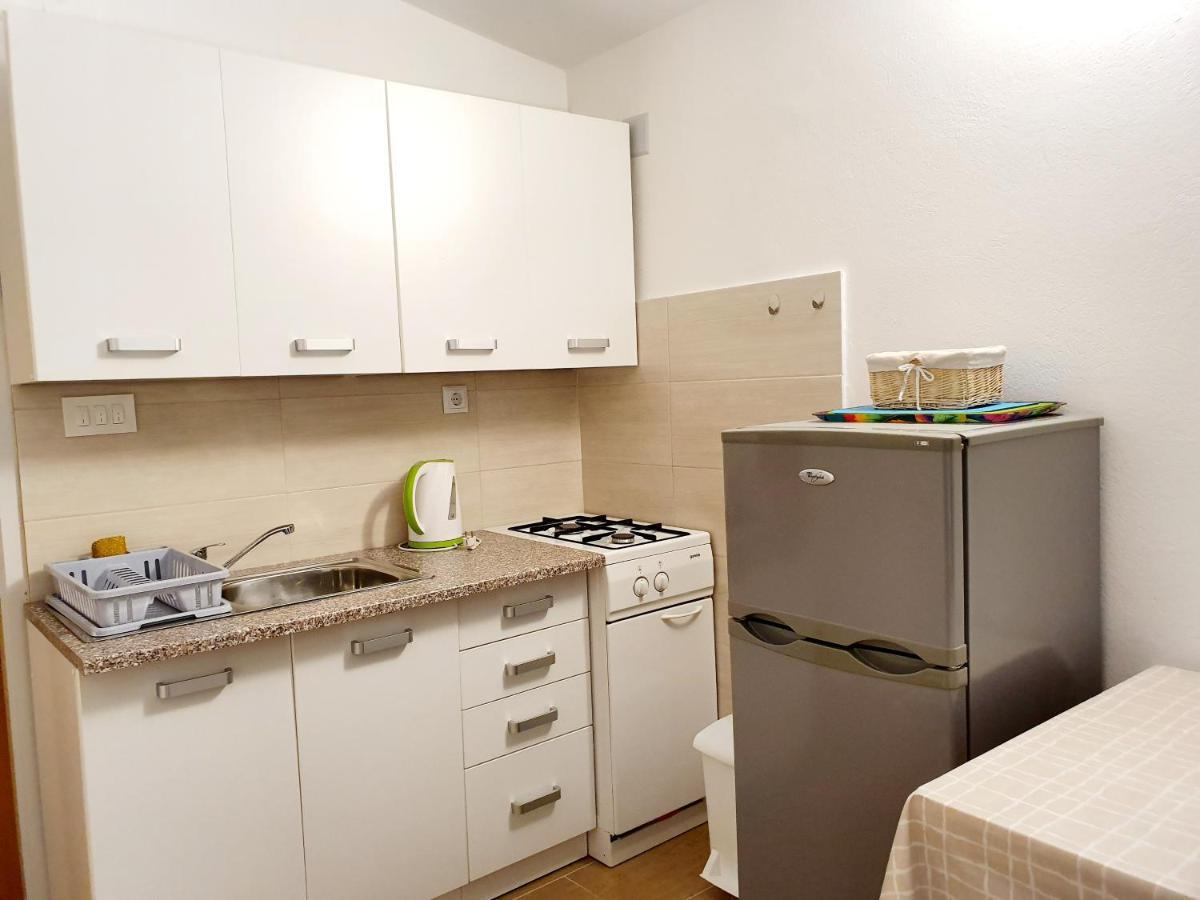 Apartamani Katarina Vl.Ilija Jusup Leilighet Starigrad Paklenica Eksteriør bilde