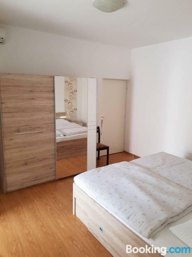 Apartamani Katarina Vl.Ilija Jusup Leilighet Starigrad Paklenica Eksteriør bilde