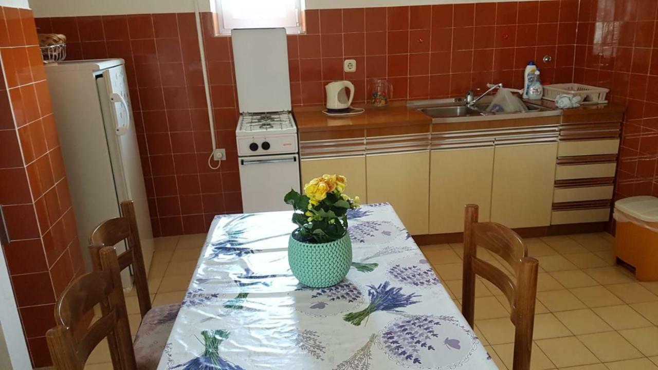 Apartamani Katarina Vl.Ilija Jusup Leilighet Starigrad Paklenica Eksteriør bilde