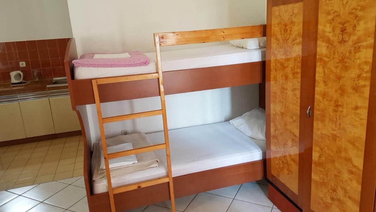 Apartamani Katarina Vl.Ilija Jusup Leilighet Starigrad Paklenica Eksteriør bilde